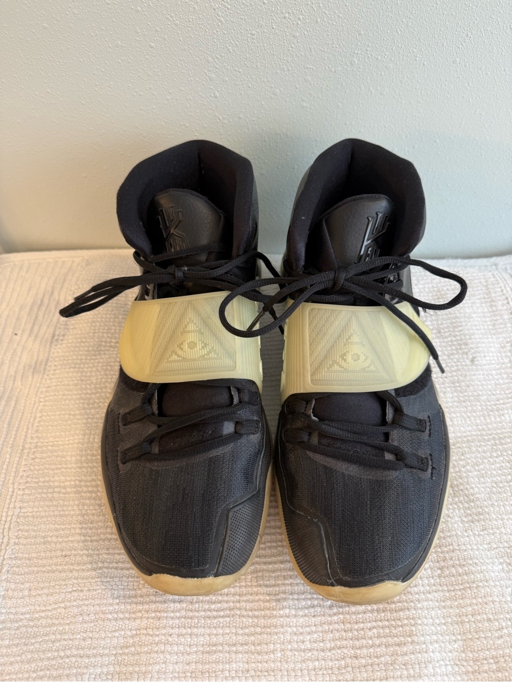 Nike Kyrie By You Custom Basketball Shoes - Picture 4 of 9
